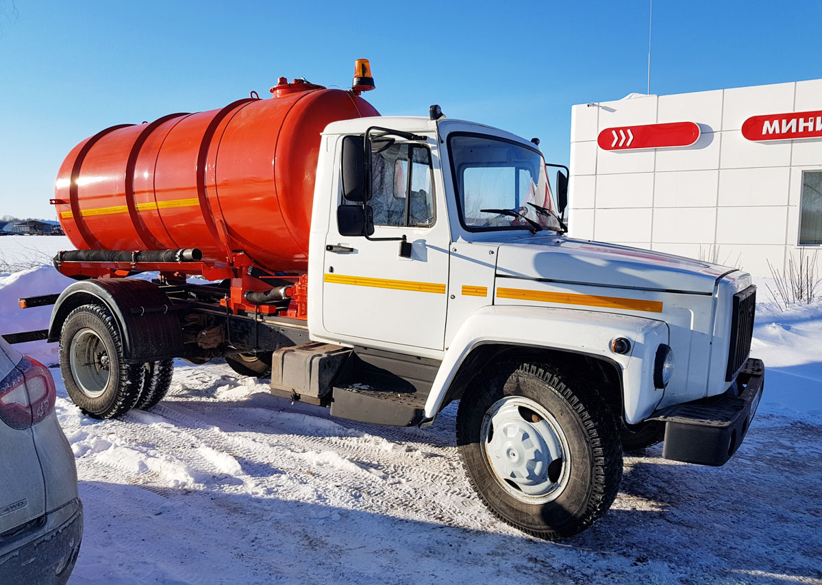 Ассенизаторский автомобиль ГАЗ 3309 Валдай вакуумная машина КО-503 объём бочки 4 куба
